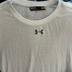 Men’s M under armour long sleeve tshirt